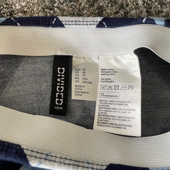 H&M divided plaid mini skirt - Picture 3 of 3